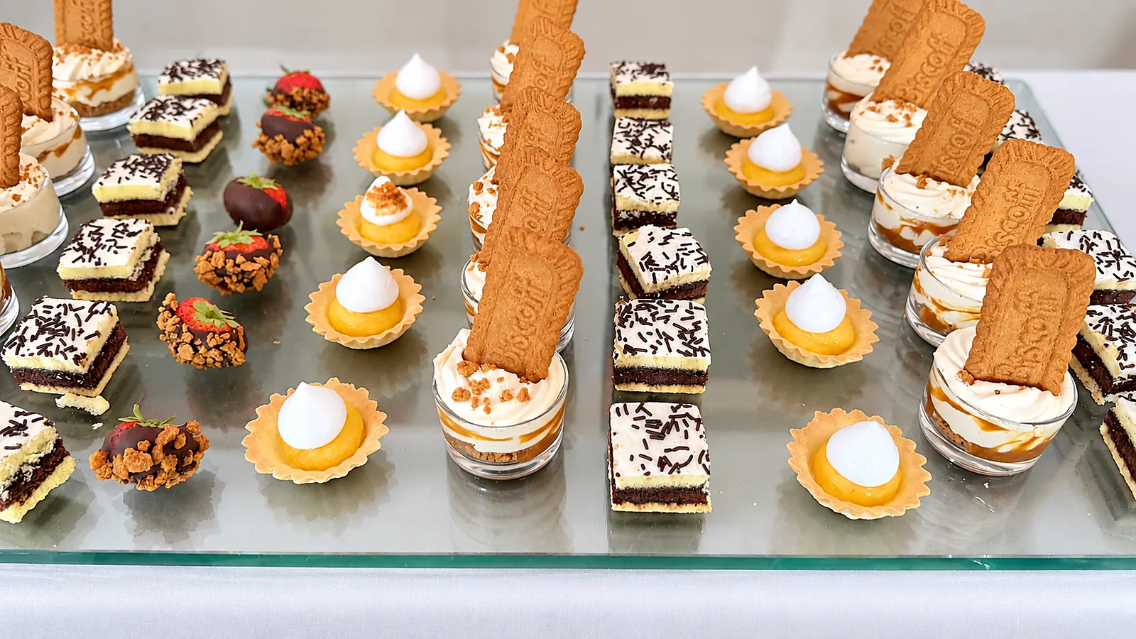 Particuliers 6 Plateau de mignardises sucrées pour buffet de dessert